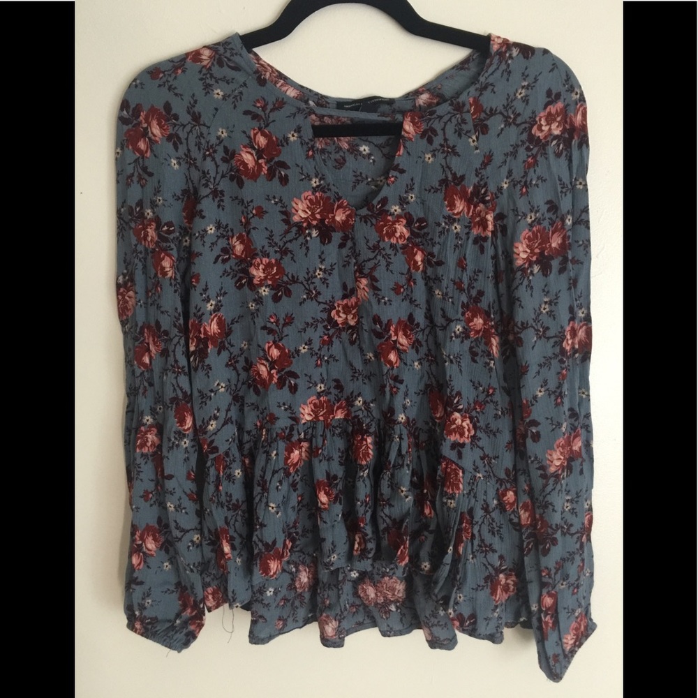 American Eagle floral top fits like a small